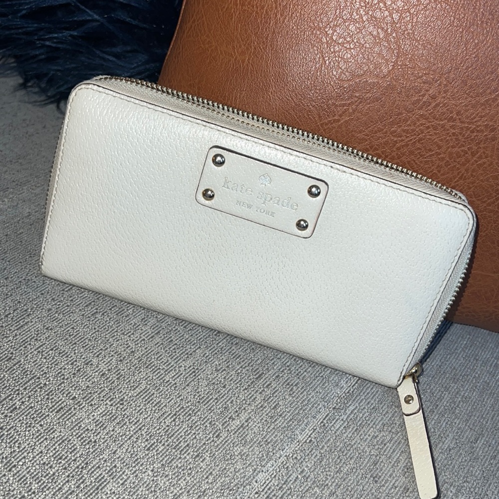 Kate Spade ♠️ zip around wallet ✨